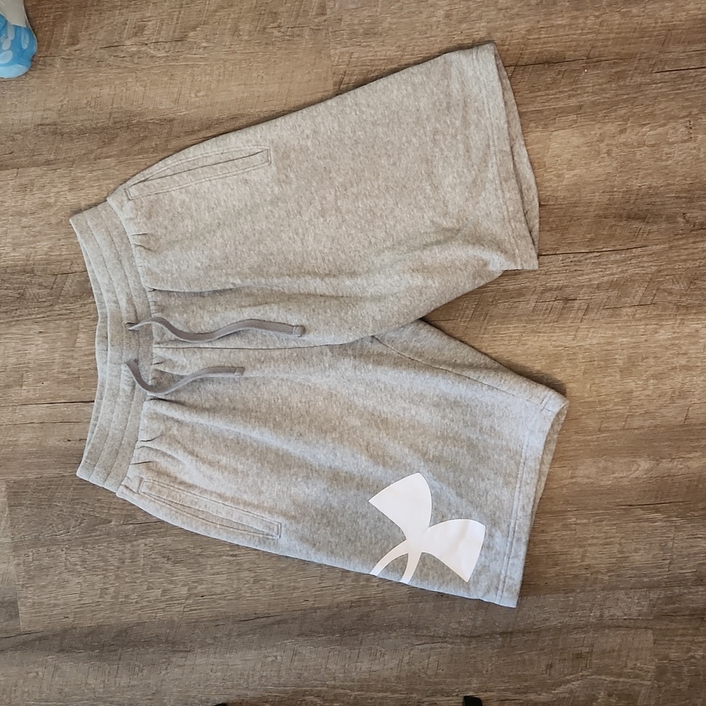 Under Armour  Men's Gray Jogger Shorts - M